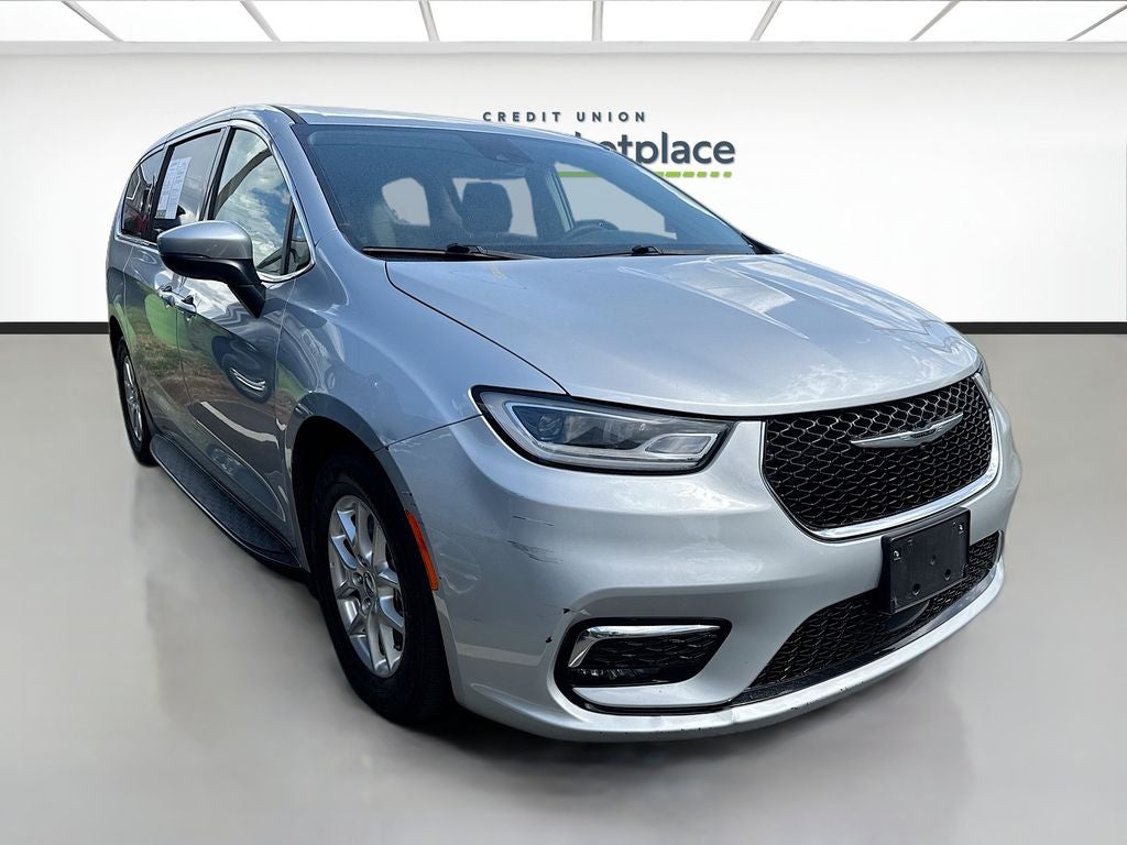 2023 Chrysler Pacifica Touring L in Silver Mist Clearcoat — front three-quarter view